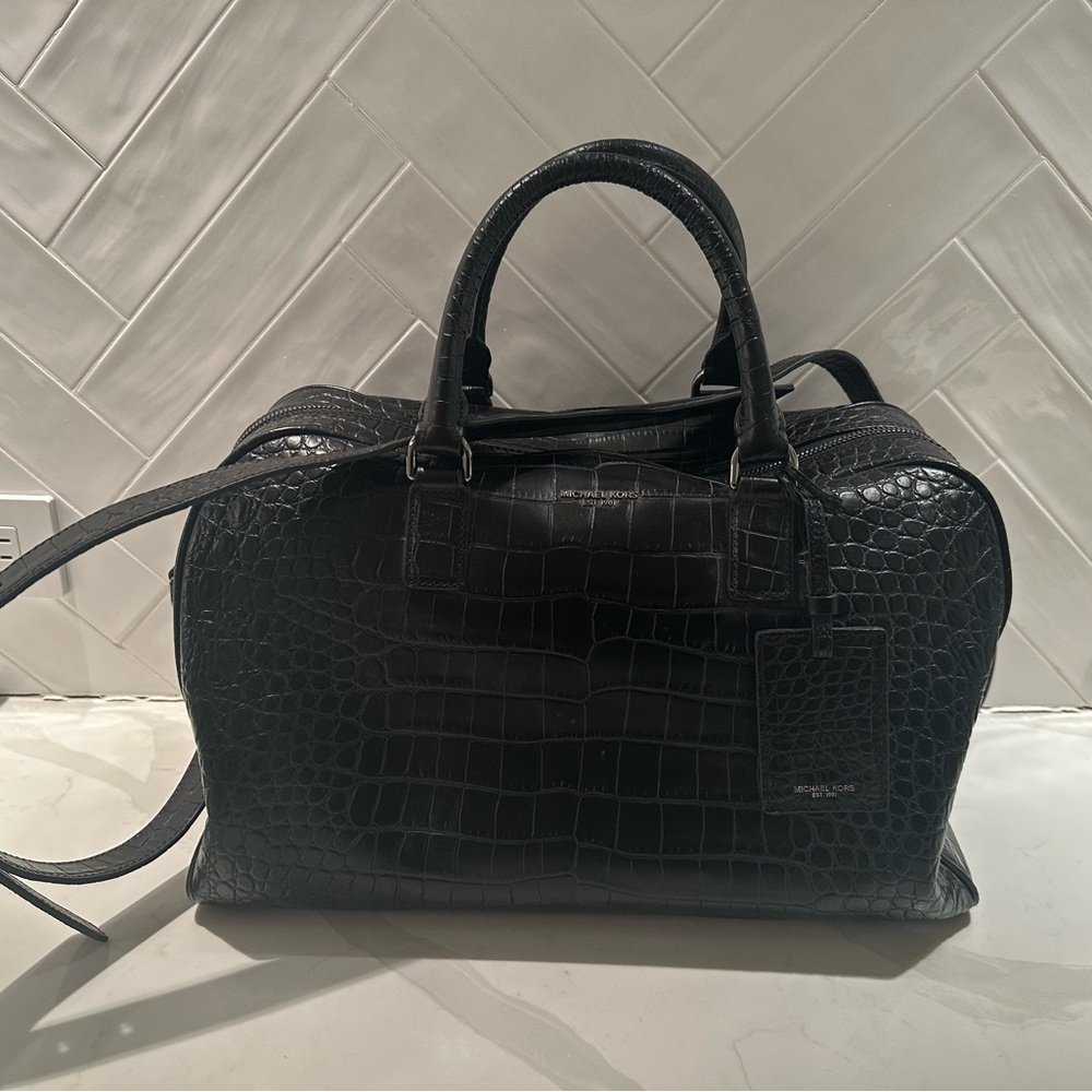 Elegant Black Crocodile-Embossed Men's Bag